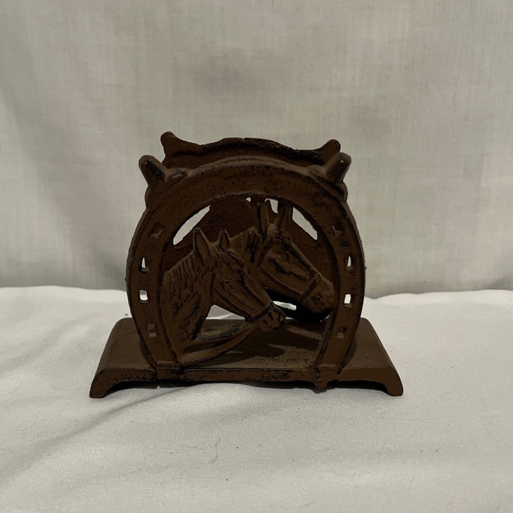 CAST IRON BROWN FINISH HORSES IN HORSE SHOE LETTER HOLDER